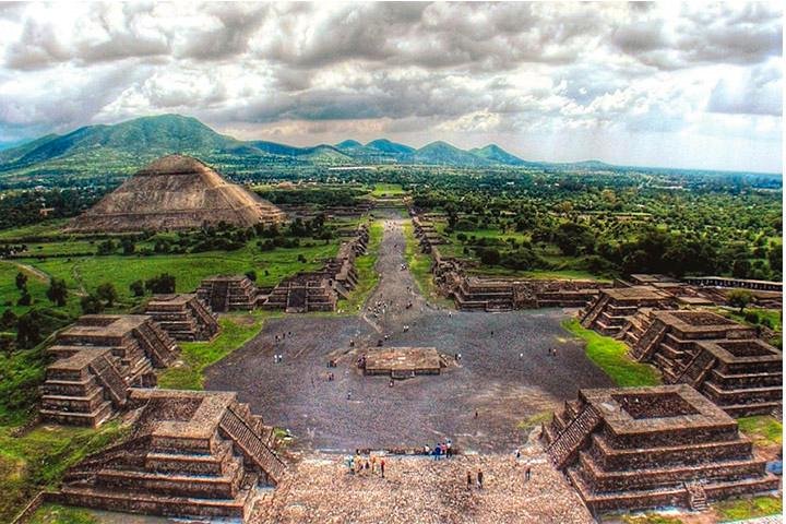 Private City Tour Mexico City -Teotihuacan - Basilica with Photographer