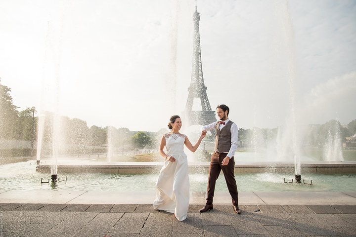 Parisian Life Style Private Photo Shoot at Eiffel Tower