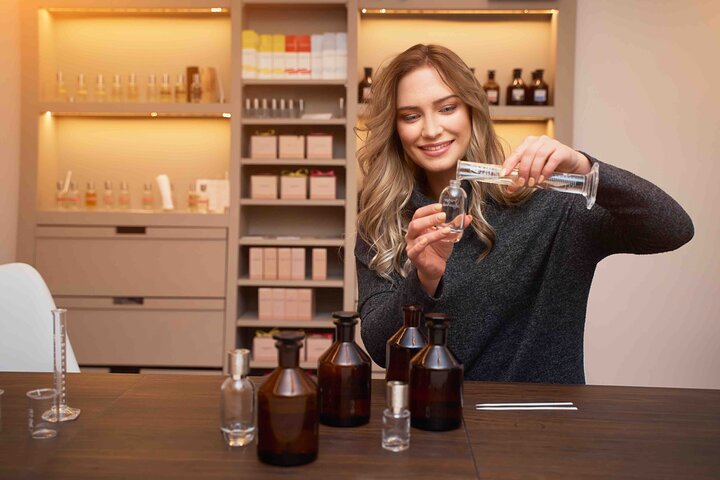 Fragrance creation workshop in Paris