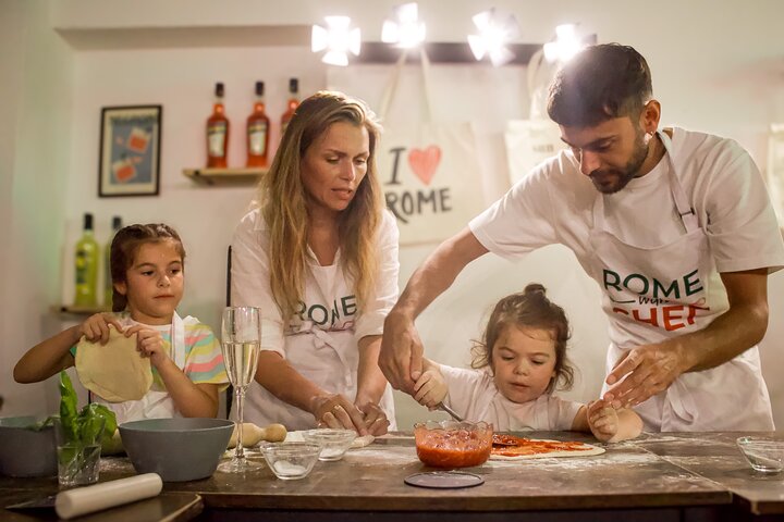 Rome: Pizza and Tiramisu Cooking Class near the Colosseum